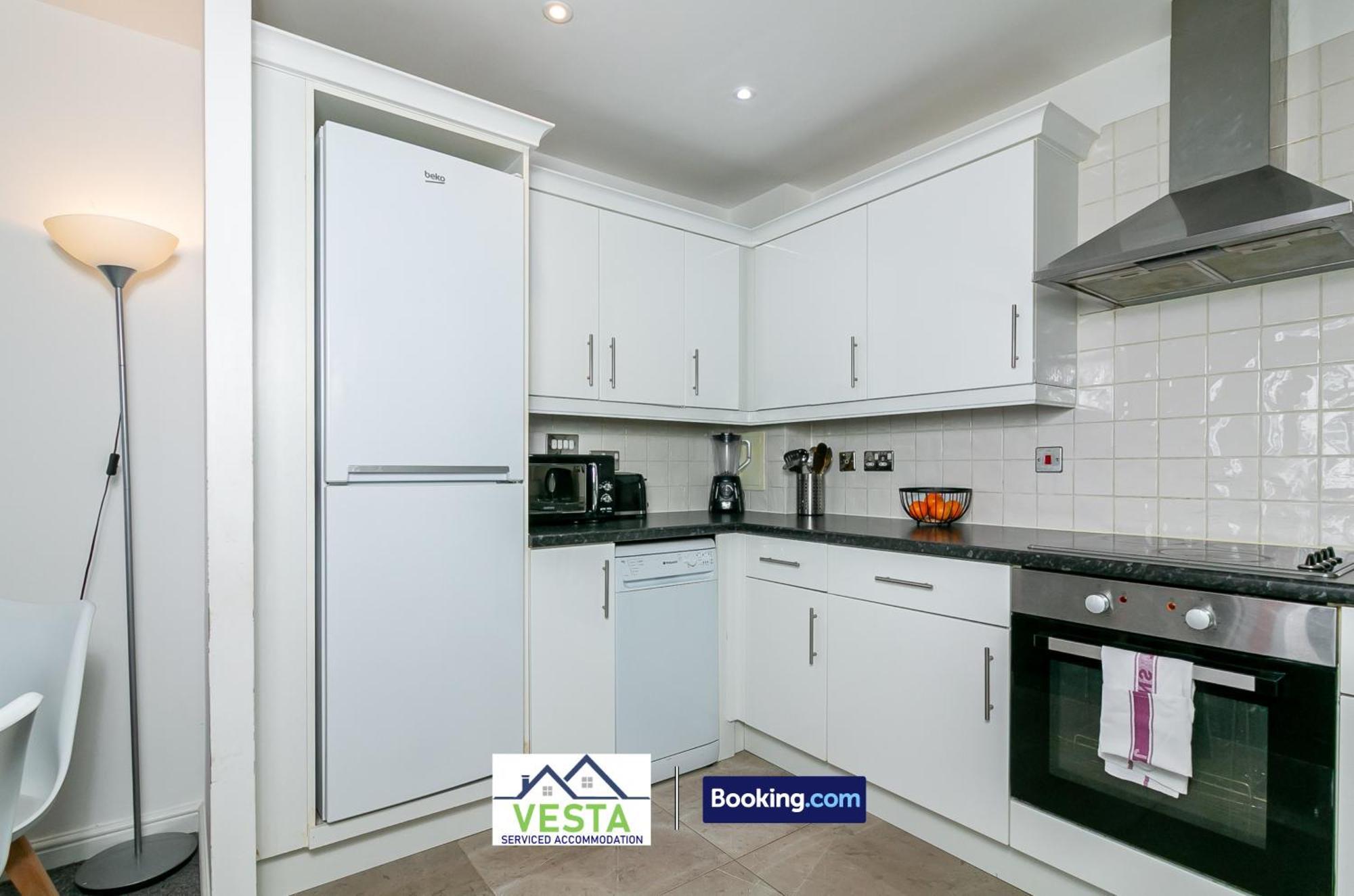 Two Bedrooms Apartment By Vesta Serviced Accommodation & Short Lets Hatfield With Free Wifi 外观 照片
